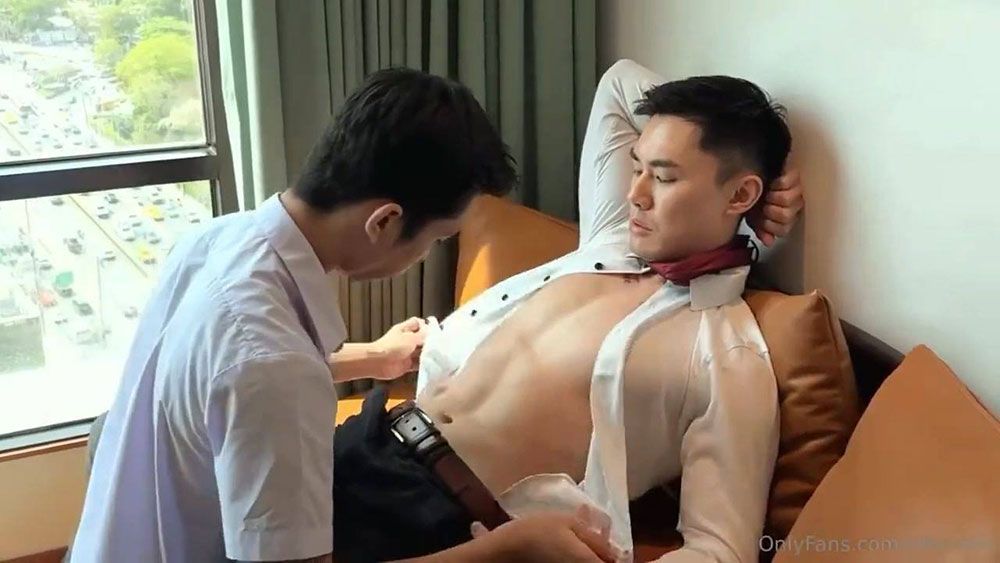 泰国出差:老板与传播弟的性爱服务