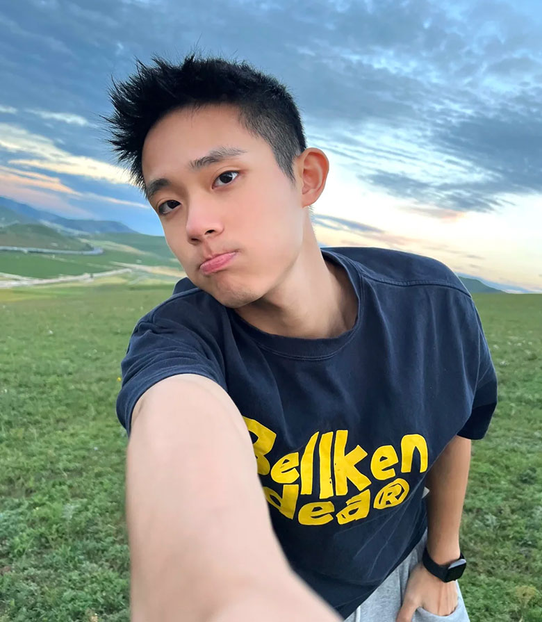 狗狗眼小男生Ball Ball